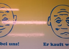 E' molto facile intuire perche' molti clienti si affidino a lui. Secondo Ilias, ci sono molti clienti soddisfatti che se ne vanno con il sorriso sulle labbra e poi tornano di nuovo.