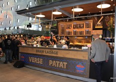 Come societa' originaria di Rotterdam, Bram Ladage non poteva certo mancare nel mercato coperto! Qui, si possono trovare delle ottime patate appena fritte.