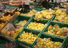 Limoni, sciolti e retinati.