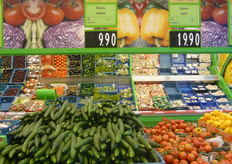 Una vista d'insieme del reparto ortaggi di Kaufland.