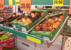 Frutta a marchio Alegra.