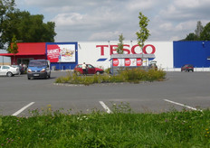 Entriamo ora in un piccolo punto vendita della Tesco.