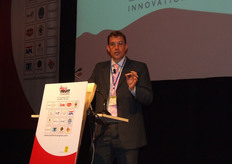 Intervento di Siebe van WIjk della Fresh Studio Innovations. Il relatore si è soffermato sulla gestione della filiera e sulla maniera di dare valore aggiunto ai prodotti ortofrutticoli.