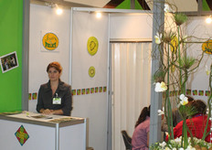 "Lo stand del produttore ed esportatore italiano di kiwi Frutti Felici. Gianluca De Felice, responsabile dell'azienda, così commenta la partecipazione all'evento: "Asia Fruit Logistica ci ha portato ottimi risultati e ottimi contatti, al di sopra delle aspettative. Ci siamo complimentati con gli organizzatori, che ben conosciamo per la loro serietà, avendo già partecipato cinque volte al Fruit Logistica di Berlino."