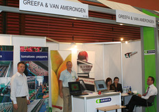 Stand comune tra le aziende tecniche Greefa e Van Amerongen. A destra, sulla sedia, il consigliere agricolo olandese a Bangkok, Rubert Konijn.