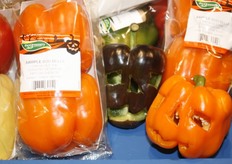 I peperoni di Halloween proposti dalla compagnia The Greenery. Oltre alla varieta' di colore arancione, gli insoliti peperoni di colore nero vengono prodotti esclusivamente da due produttori olandesi. I peperoni sono proposti gia' corredati da stampini, con i quali i bambini possono ritagliare nel peperone volti spettrali, da trasformare poi in lanternine di Halloween.