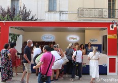 Visitatori allo stand OP Giuliano Puglia Fruit