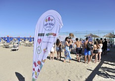 Attività in spiaggia per sensibilizzare al consumo di frutta