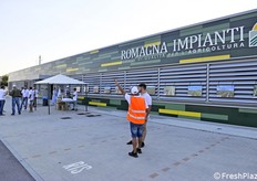 Oltre 200 persone, fra tecnici, imprenditori e agricoltori hanno partecipato il 27 agosto 2022, alla giornata tecnica sulla raccolta meccanizzata delle mandorle. L'evento è stato organizzato magistralmente a Imola (Bologna) da Romagna Impianti e FruitNet System. (fotoservizio Cristiano Riciputi)Nella foto, la sede di Romagna Impianti a Imola (Bologna), punto di ritrovo per i partecipanti