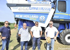 Il team per la raccolta. A destra Luca ferretti. Con lui anche Antonio Solazzo e Pierino Cericola