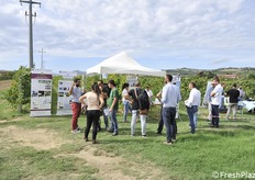 Si è svolto giovedì 8 settembre 2022 a Tebano di Faenza (Ravenna) il Demofarm-Day, esposizione di sensoristica avanzata per l'agricoltura, che intende avvicinare gli specialisti del settore agro-food alle nuove tecnologie realizzate dalle imprese ICT in un evento dimostrativo e di networking. Oltre 80 coloro che, fra tecnici, imprenditori, ricercatori, hanno partecipato all'evento. Hanno organizzato Astra, Rinova, Clust-ER Agrifood.(fotoservizio Cristiano Riciputi)