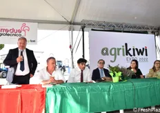 Il tavolo dei saluti istituzionali durante l'inaugurazione di AgriKiwi Expo 2022, anche alla presenza del Sindaco di Velletri, Orlando Pocci (secondo da sinistra), a riprova del valore unificante di questo evento per il territorio dei comuni interessati dall'actinidicoltura.