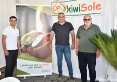 Da sinistra a destra: Umberto D'Uva. Gabriele Latini e Rocco D'Uva. Quest'ultimo si dice fiducioso che anche per i giovani che vogliano fare impresa nel settore del kiwi ci siano spazi e opportunità.