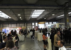 Un ampio buffet con musica