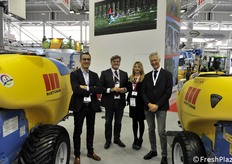 Alla Martignani foto di gruppo: primo a sinistra Stefano Martignani