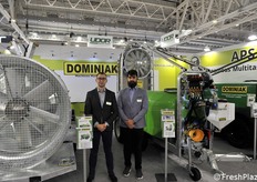 Dalla Polonia Pawel Dominiak con un collaboratore 