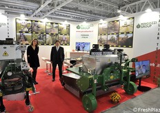 Marco Mingozzi e Francesca Manzoni con le attrezzature per il pirodiserbo