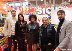 Lo staff presente in fiera del Distretto Agrumi di Sicilia