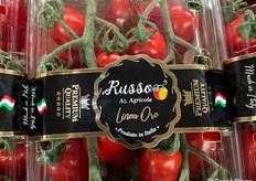 Confezione in vaschetta trasparente di un datterino rosso di gusto