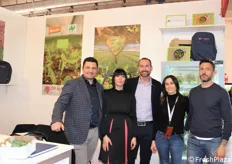 Il team della Op La Maggiolina, una società attiva nell'agricoltura biologica e nella produzione di insalate confezionate di I gamma.