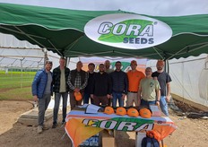 In foto il team di Cora Seeds e alcuni tecnici dell’azienda Pop Vriend Seeds 