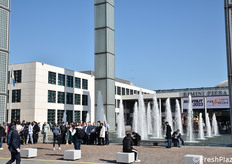 La fontana all'ingresso viene scelta da tutti i gruppi di visitatori come sfondo per le loro foto ricordo!