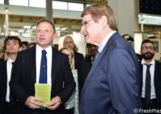 Il Ministro dell'Agricoltura Francesco Lollobrigida con il patron di Macfrut Renzo Piraccini durante il giro inaugurale.