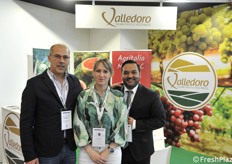 Allo stand Valleoro Fabio Gravina, Giampiero Ligone e Judyta Bayors