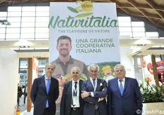 Per ilo ventennale di Naturitalia, hanno voluto scattare una foto celebrativa Augusto Renella, Gabriele Ferri, Paolo Bruni e Roberto Cera 