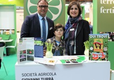 Gianluca Soda e Iolanda Turrà dell'azienda agricola Giovanni Turrà, insieme al loro figlio Ruben. "Macfrut è un'ottima vetrina per presentare le nostre eccellenze ortofrutticole, l'anguria Calabresella e il finocchio Igp di Isola Capo Rizzuto, prodotti del nostro territorio crotonese".