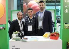 Francesco Campise (tecnico-agronomo), Giuseppe Giampà (socio), Simone Procopio (responsabile amministrativo) dell'Organizzazione di produttori Esperia.