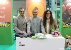 Vincenzo, Francesco e Alessia Sorace dell'Organizzazione di produttori Monte.