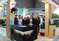 Il nutrito team della 4ESSE, con annessa mascotte, a rappresentare le generazioni a venire.