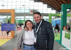 Angela Zippone e Nicola Bollino (produttore pugliese di drupacee) in visita a Macfrut.