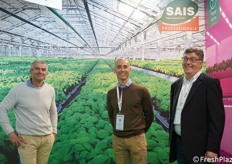 Evocativo stand della ditta SAIS Sementi. In foto: Luigi Santini (vicepresidente), Danilo Bo (direttore commerciale) e Faliero Liverani (responsabile commerciale Italia)