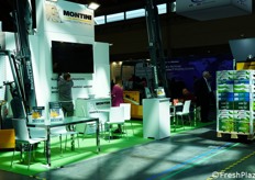 Montini: progettazione e costruzione di carrelli elevatori elettrici speciali, da 1000 kg a 18000 kg di portata, per soddisfare tutte le esigenze del settore. MR COMPACT da 1750 a 2500 kg di portata: i carrelli compatti per l'ortofrutta.