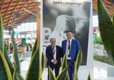 Presso lo stand Terremerse troviamo Ilenio Bastoni (a destra), da poco entrato nel direttivo della cooperativa, dove sostituirà, gradualmente, Ibrahim Saadeh (a sinistra).