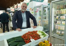 Paolo Pari nello stand di CaNova (Gruppo Apofruit), proprietaria del marchio di prodotti biologici Almaverde Bio.
