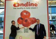 Presso lo stand del Gruppo Alegra sono state presentate le novità in arrivo, con particolare attenzione alle nettarine piatte Ondine, protagoniste di un evento di presentazione ai buyer e agli operatori professionali, e le produzioni primaverili ed estive più attese dai mercati. In foto: Rita Biserni e il responsabile commerciale Italia Enrico Bucchi.