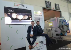 Il direttore commerciale Marcos Pincu e Bruno Cicatiello allo stand della RayTec Vision: selezionatrici ottiche per la sicurezza e il controllo della qualità alimentare, macchine e impianti per la lavorazione dei prodotti ortofrutticoli.