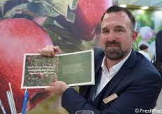 Hannes Tauber, responsabile marketing di VOG, illustra gli elementi che fanno forte un Consorzio di 4.600 piccoli produttori altoatesini.