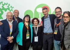 Foto di gruppo ai Vivai Milone e Serratore, anche con la presenza de presidente dell'IGP Arancia Rossa di Sicilia, Gerardo Diana.