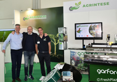 Marco Pattaro (Agrintese), Luca Marzocchi (Bauer) e Andrea Pattaro (Agrintese) nella parte dello stand riservata a Garford, azienda rappresentata da Agrintese e specializzata in macchine a controllo ottico per la gestione degli infestanti.