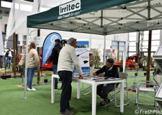 Un cliente da Irritec a Macfrut in Campo.