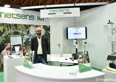 Nello stand Netsens, che produce sistemi di gestione dell'irrigazione e sistemi DSS (software di supporto alle decisioni) per l'agricoltura, troviamo Milo Ranieri.