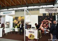 Lo stand Mitica: lavorazione, commercializzazione e produzione di castagne e marroni freschi.