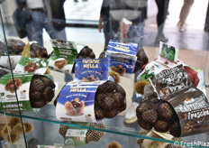 Prodotti esposti nello stand del Distretto della Castagna e del Marrone della Campania.