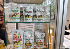 Prodotti esposti nello stand del Distretto della Castagna e del Marrone della Campania.