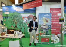 Nello stand Basalti Orvieto, che produce farina di basalto corroborante da rocce naturali, abbiamo Gianluca Pizzoni.
