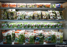 Insalate in busta nello stand Agrinsieme.